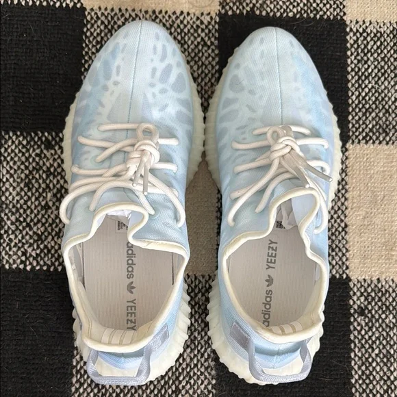 Yeezy Boost 350 ‘Mono Ice’ - Picture 4 of 7